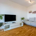 App For 2 In Center Of Gabi I Luka