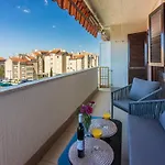 App For 2 In Center Of Gabi I Luka *