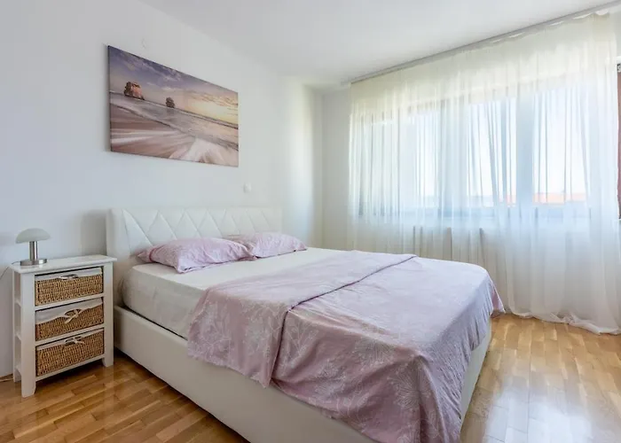 App For 2 In Center Of Gabi I Luka